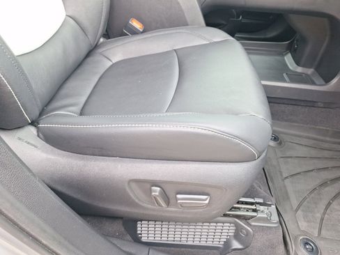 Used 2025 Toyota Sienna XSE FWD image 31