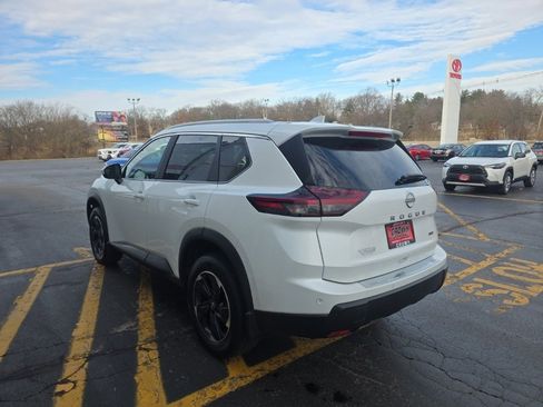 Certified 2026 Nissan Rogue SV w/ SV Premium Package image 7