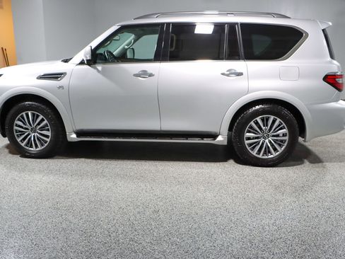 Used 2022 Nissan Armada SL w/ Captain's Chairs Package image 10