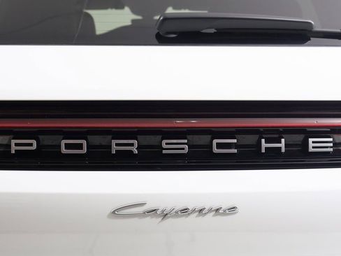 Certified 2025 Porsche Cayenne image 12