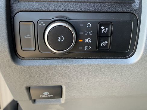 New 2026 Ford F250 XL w/ XL Chrome Package image 28