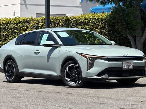 Used 2025 Kia K4 EX FWD image 2
