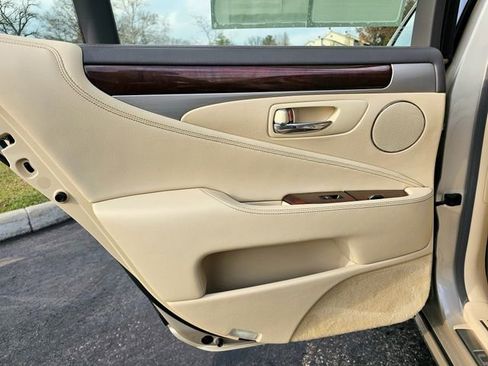 Used 2014 Lexus LS 460 image 26