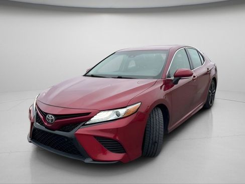 Used 2018 Toyota Camry XSE image 15
