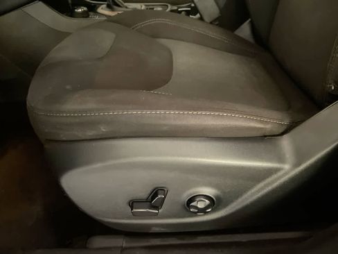 Used 2017 Jeep Cherokee Latitude w/ Safety/Convenience Group image 12