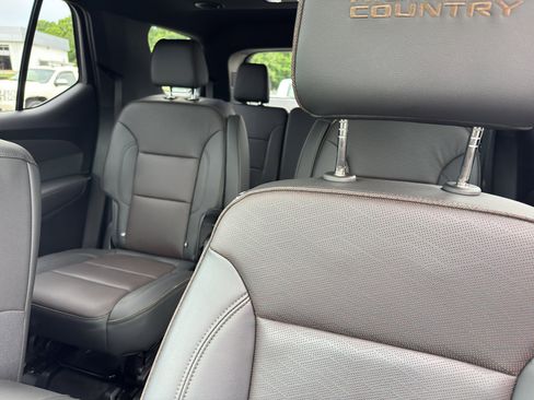 Used 2023 Chevrolet Traverse High Country w/ LPO, 'HIT The Road' Package AWD/4WD image 17
