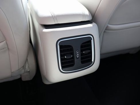 Used 2017 Chrysler 200 Limited Platinum w/ Comfort & Convenience Group image 38