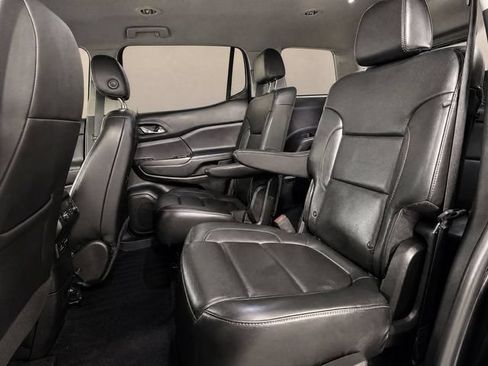 Used 2023 GMC Acadia SLT w/ Preferred Package FWD image 10