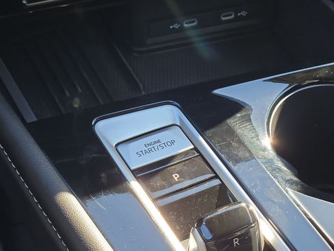 Used 2025 Volkswagen Atlas SE image 20