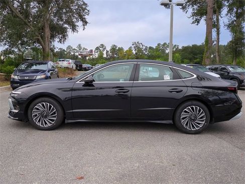 New 2025 Hyundai Sonata Limited image 8