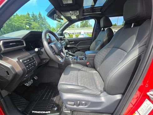 Used 2024 Toyota Tacoma TRD Sport w/ TRD Sport Premium Package AWD/4WD image 21