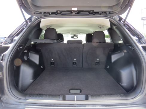 Used 2021 Jeep Cherokee Latitude FWD image 10