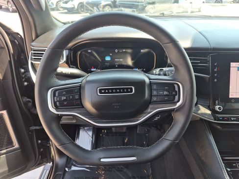 Used 2022 Jeep Wagoneer Series III w/ Premium Group I AWD/4WD image 18