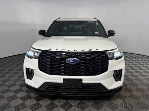 Used 2025 Ford Explorer ST-Line w/ ST-Line Street Pack AWD/4WD image 11