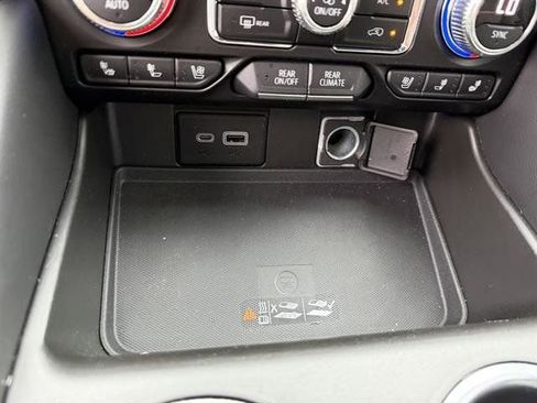 Used 2022 GMC Yukon AT4 image 28