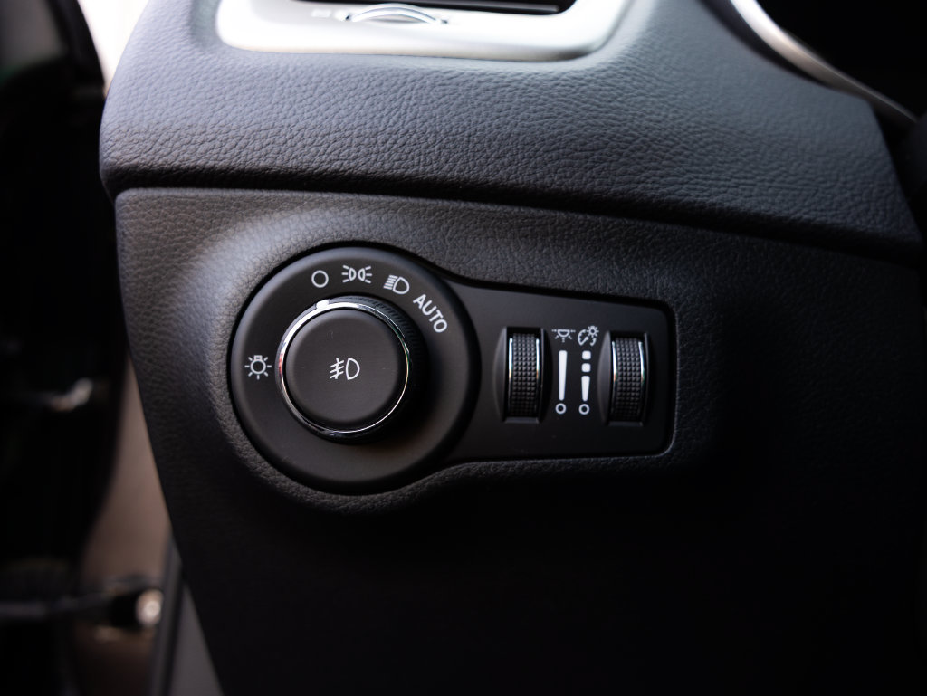 Used 2018 Jeep Compass Latitude FWD image 26