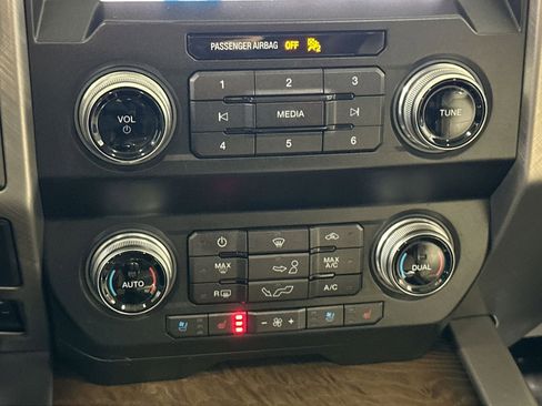 Used 2019 Ford F150 Limited w/ Trailer Tow Package image 27