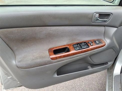 Used 2004 Toyota Camry XLE image 12