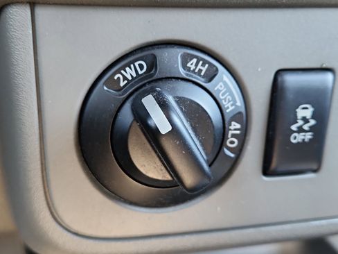 Used 2018 Nissan Frontier SV image 21