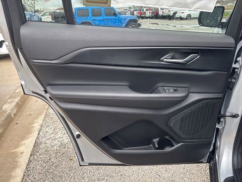 New 2026 Jeep Grand Cherokee L Laredo image 38