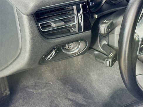 Used 2021 Porsche Macan image 11