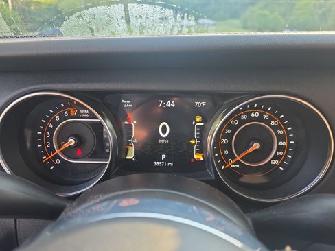 Used 2023 Jeep Gladiator Overland AWD/4WD image 15