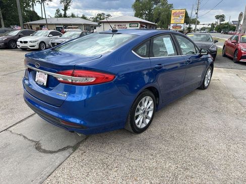 Used 2017 Ford Fusion SE FWD image 5