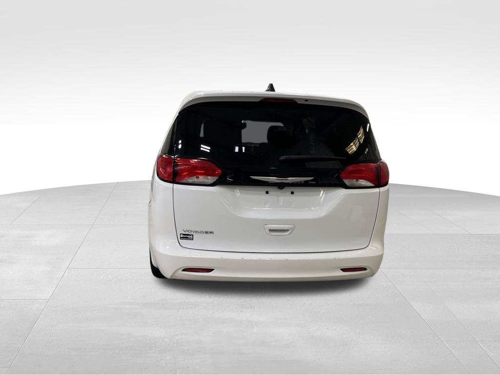 Used 2023 Chrysler Voyager LX FWD image 4