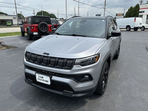 Used 2022 Jeep Compass Latitude w/ Sun and Sound Group AWD/4WD image 6