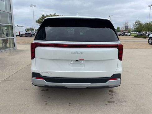 New 2026 Kia Carnival FWD image 6