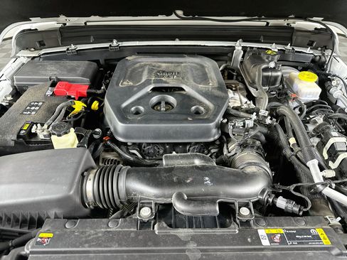 Used 2023 Jeep Wrangler Sport AWD/4WD image 29