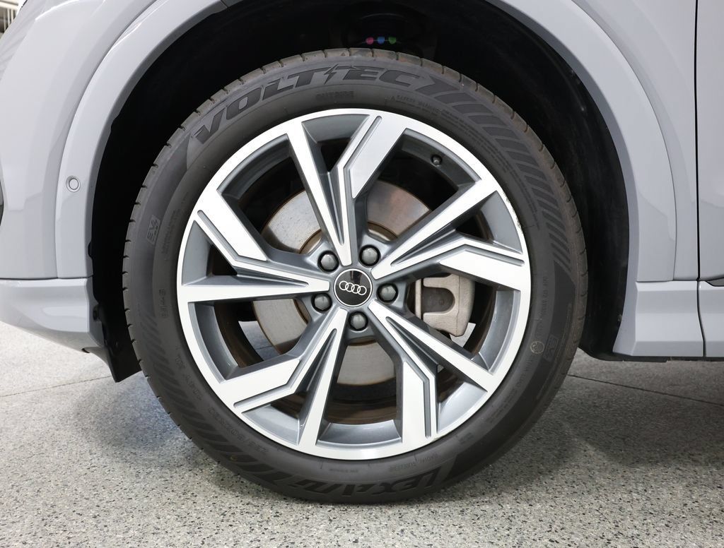 Used 2023 Audi Q4 e-tron Premium Plus w/ Premium Plus AWD/4WD image 5