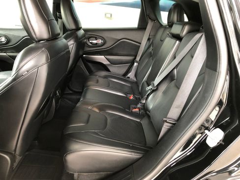 Used 2020 Jeep Cherokee Limited FWD image 9