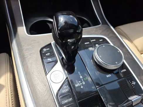 Used 2022 BMW X7 xDrive40i w/ Premium Package image 34