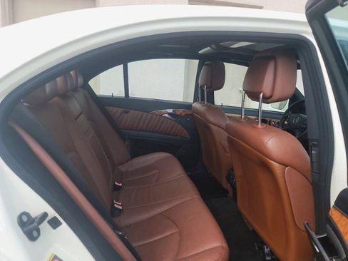 Used 2009 Mercedes-Benz E 550 Sedan image 26