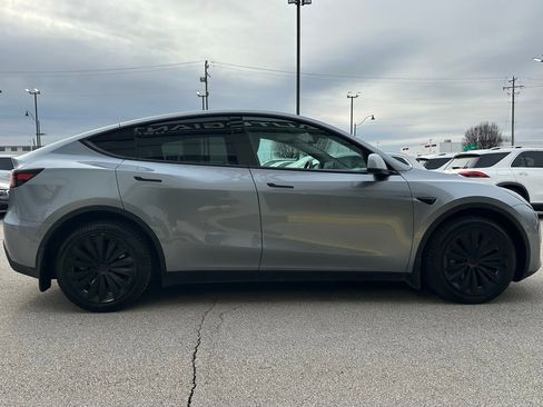 Used 2024 Tesla Model Y Long Range image 12