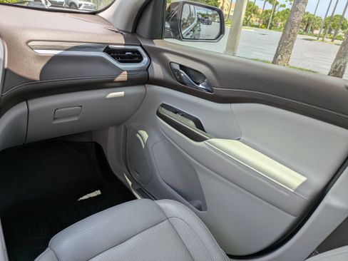 Used 2019 GMC Acadia SLT FWD image 15