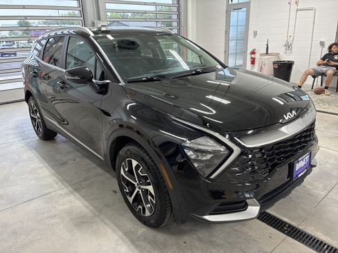 Certified 2023 Kia Sportage EX AWD/4WD image 2