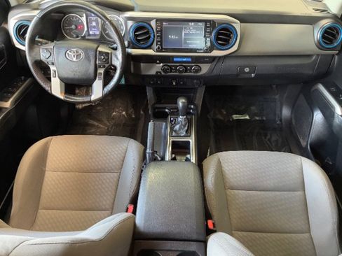 Used 2022 Toyota Tacoma TRD Off-Road image 3