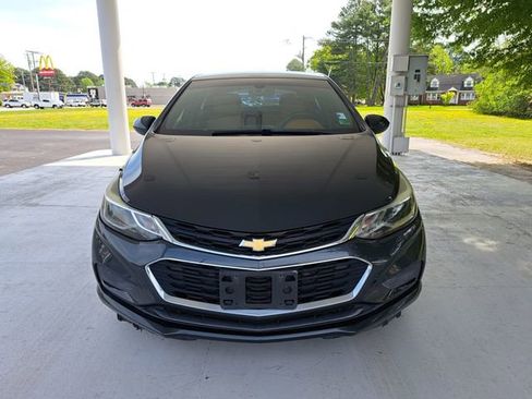 Used 2018 Chevrolet Cruze LT w/ Leather Package image 2