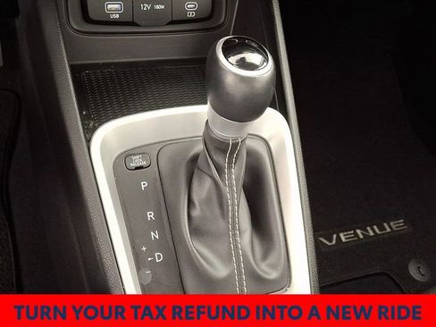 Certified 2025 Hyundai Venue SEL image 18