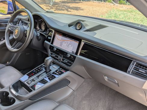 Certified 2024 Porsche Macan S AWD/4WD image 27