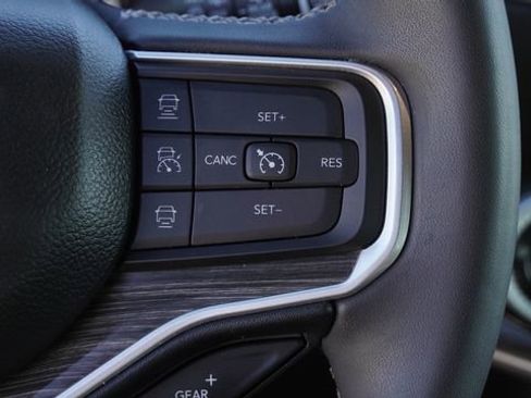 Used 2023 Jeep Wagoneer L Series III w/ Preferred Equipment Group image 28