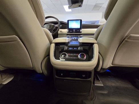 Used 2019 Lincoln Navigator Reserve AWD/4WD image 17
