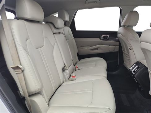 Used 2021 Kia Sorento S image 25