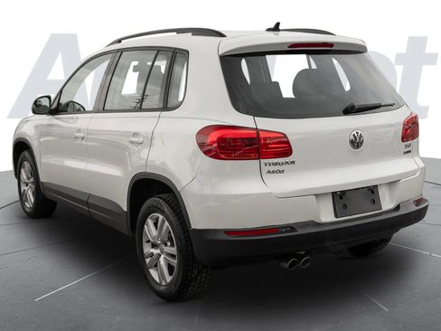 Used 2017 Volkswagen Tiguan S image 2