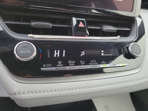 Certified 2024 Toyota Corolla SE w/ Convenience Package image 24