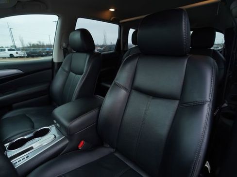 Used 2018 Nissan Pathfinder SL w/ Midnight Edition Package image 34