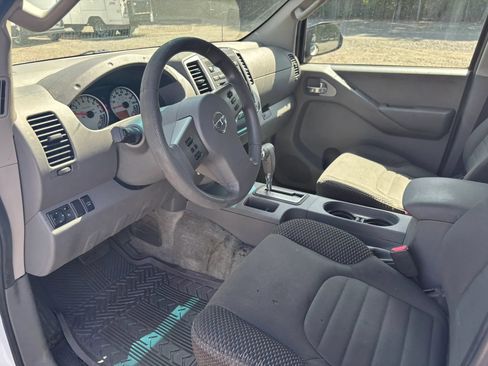 Used 2012 Nissan Frontier SV w/ Sport Appearance Pkg RWD image 9