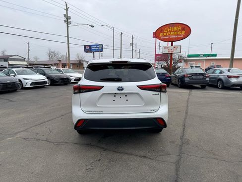 Used 2022 Toyota Highlander XLE image 9